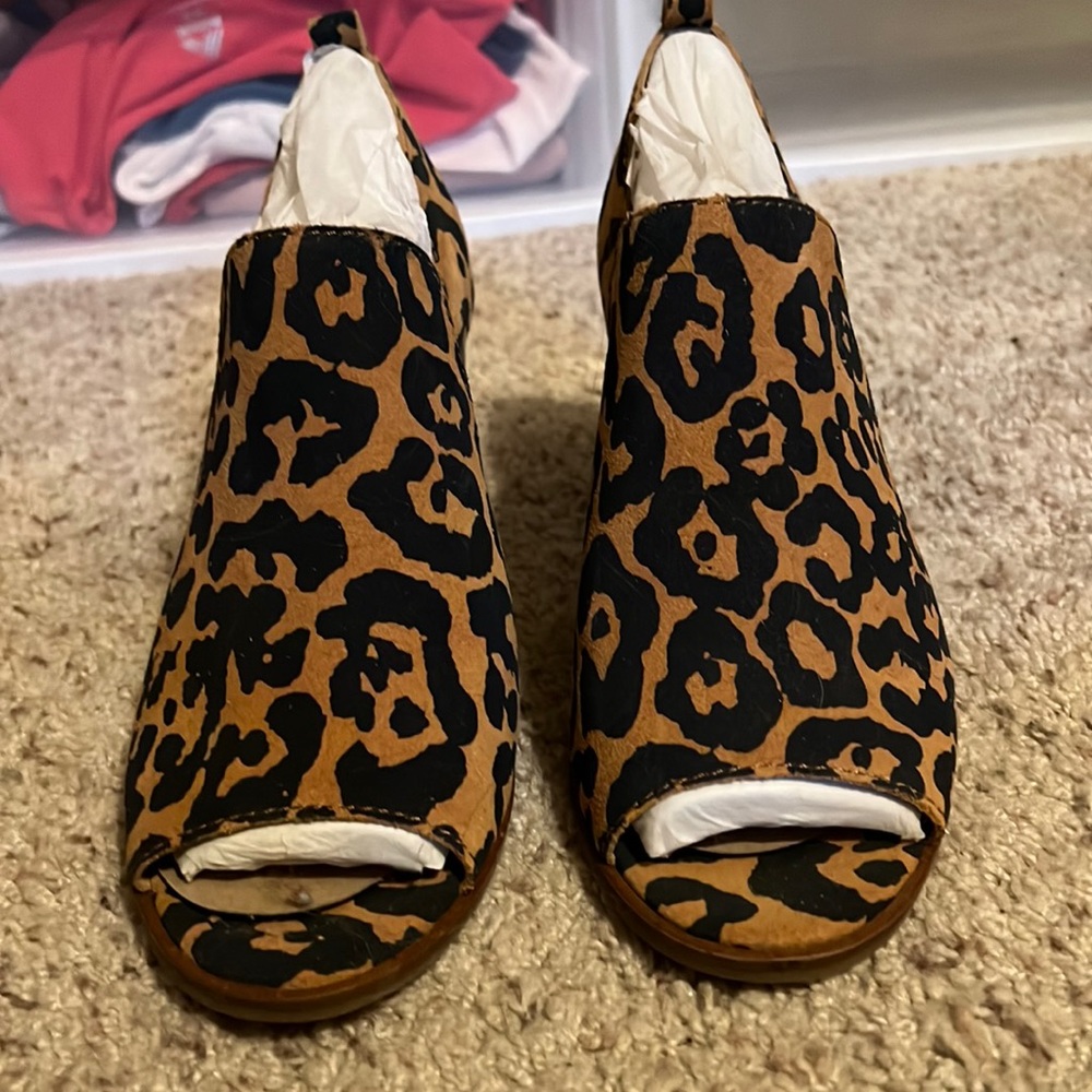 NWOT lucky brand peep toe booties
